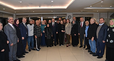BAŞKAN GENÇ, HUZUREVİ SAKİNLERİYLE İFTARDA BULUŞTU