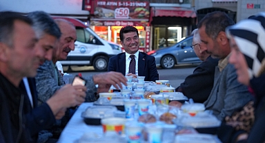BAŞKAN KAYA, ORUCUNU DEĞİRMENDERE VE SANAYİ MAHALLESİ SAKİNLERİYLE BİRLİKTE AÇTI