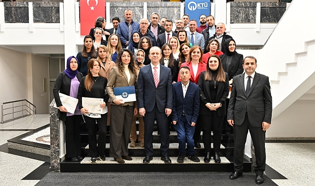 KTÜ’DE GÖREV ALAN İDARİ PERSONELİN KARİYER GELİŞİM SÜRECİNDE GÖSTERDİKLERİ BAŞARI TÖRENLE TAÇLANDIRILDI