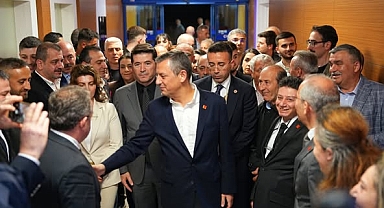 ÖZGÜR ÖZEL TRABZON'A GELDİ