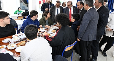 REKTÖR PROF. DR. HAMDULLAH ÇUVALCI, FEN LİSESİ ÖĞRENCİLERİ İLE BULUŞTU