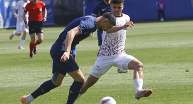 1461 TRABZON LİDERE YENİLDİ: 2-1