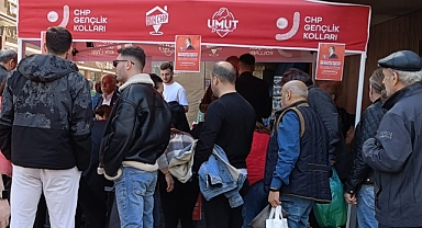 CHP STANDINA BIÇAKLI SALDIRLI: 1 YARALI