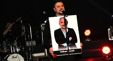 EKİN UZUNLAR, TRABZON’DA MUHTEŞEM BİR KONSER VERDİ