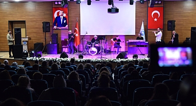 ORTAHİSAR’DA BEYAZ SAÇLILAR, NOSTALJİ RÜZGARI ESTİRDİ