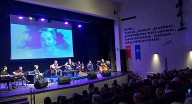 TÜRKÜLER ‘LAL’ OLDU, NEFESLER TUTULDU