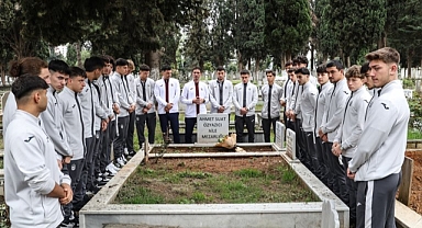 U19 TAKIMINDAN SÜMER VE ÖZYAZICI'NIN KABRİNE ZİYARET