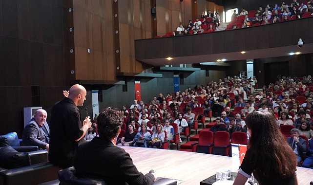 ALPER KUL KTÜ’DE ÖĞRENCİLERLE BULUŞTU: KARİYER VE TİYATRO ÜZERİNE İLHAM VEREN SÖYLEŞİ