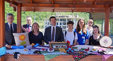 BAŞKAN KAYA, YABANCI ÖĞRENCİLERİ EN MUTLU KÖY’DE AĞIRLADI