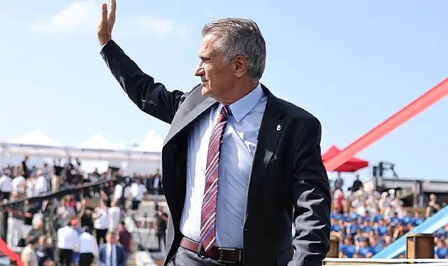 EFSANE GERİ DÖNDÜ AMA BU KEZ TAKIM ELBİSEYLE!