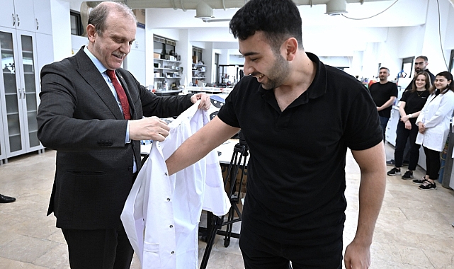 KTÜ MÜHENDİSLİK FAKÜLTESİNDE BİR İLK: ÖNLÜK GİYME TÖRENİ DÜZENLENDİ