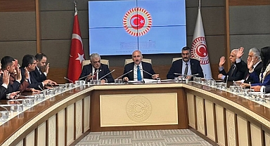 ADİL KARAİSMAİLOĞLU, TBMM BAYINDIRLIK, İMAR, ULAŞTIRMA VE TURİZM KOMİSYONU BAŞKANLIĞINA YENİDEN SEÇİLDİ