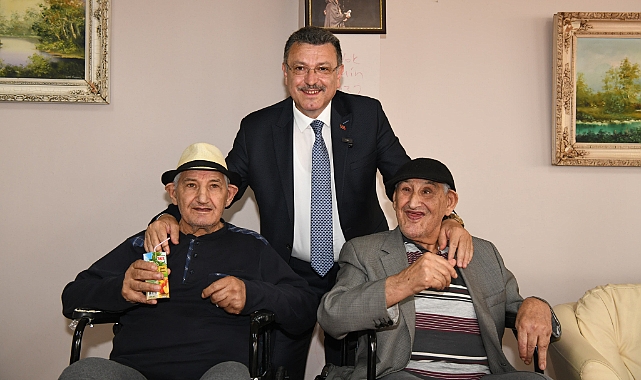 BAŞKAN GENÇ'TEN HUZUREVİ SAKİNLERİNE BAYRAM ZİYARETİ
