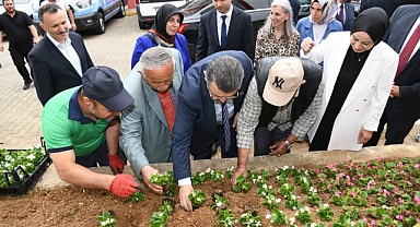 BAŞKAN GENÇ'TEN HUZUREVİ SAKİNLERİNE ZİYARET