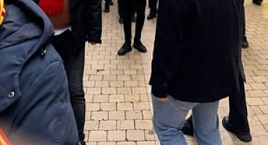 KUNDURACILAR CADDESİ'NDE KAYGAN ZEMİN TEHLİKESİ