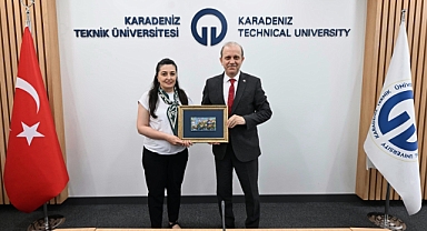 TİFLİS YUNUS EMRE ENSTİTÜSÜ ÖĞRENCİLERİNDEN KTÜ REKTÖRÜNE ZİYARET
