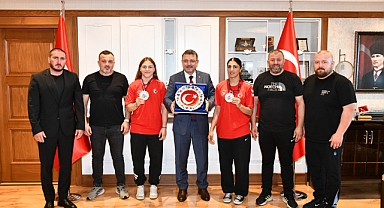 BAŞKAN GENÇ, AVRUPA ŞAMPİYONU SPORCULARI AĞIRLADI