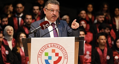 BAŞKAN GENÇ, HUKUK FAKÜLTESİ MEZUNLARINA TAVSİYELERDE BULUNDU