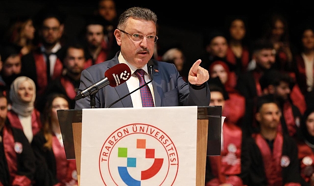 BAŞKAN GENÇ, HUKUK FAKÜLTESİ MEZUNLARINA TAVSİYELERDE BULUNDU