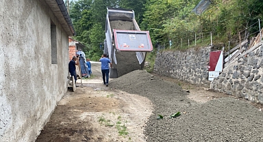 BÜYÜKŞEHİR, 2 GÜNDE 2 BİN 700 METRE KURU BETON SERDİ