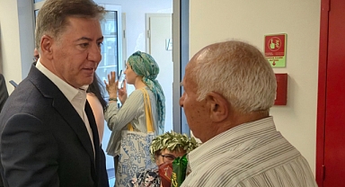 CHP’Lİ MURAT EMİR KÜRSÜDEN DÜŞEREK OMURGASINI KIRDI
