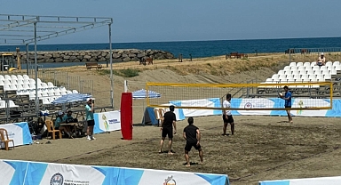 TRABZON'DA PLAJ VOLEYBOLU HEYECANI BAŞLADI