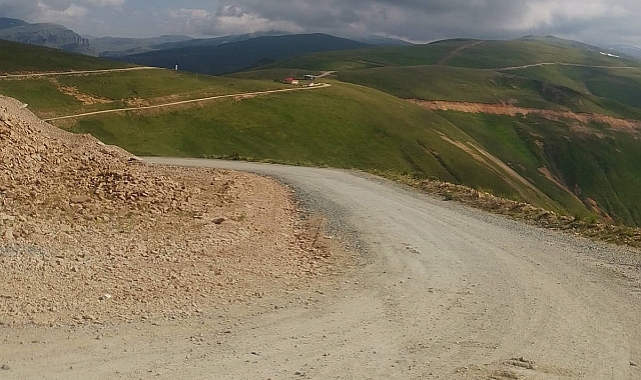 YAYLA ULAŞIMINDA ASFALT VE TOPRAK YOLLAR ARASINDA TERCİH