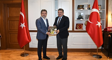 BAKAN İBRAHİM YUMAKLI, TRABZON BÜYÜKŞEHİR BELEDİYESİ’Nİ ZİYARET ETTİ