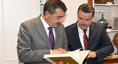 BAKAN YUSUF TEKİN BÜYÜKŞEHİR BELEDİYESİ’Nİ ZİYARET ETTİ