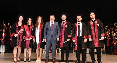 BAŞKAN GENÇ, ÜNİVERSİTE OKUYACAK GENÇLERİ TRABZON’A DAVET ETTİ