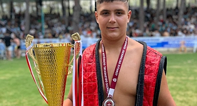 BÜYÜKŞEHİR GÜREŞÇİSİ GURURLANDIRDI