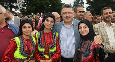 GENÇ: KADIN CİNAYETLERİNİ ŞİDDETLE LANETLİYORUM!