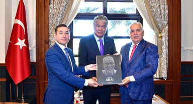 VALİ AZİZ YILDIRIM TÜRKSOY HEYETİ İLE MAKAMINDA BİR ARAYA GELDİ