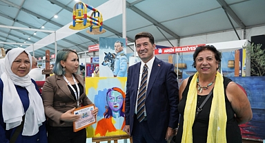 BAŞKAN KAYA, ULUSLARARASI KADIN SANATÇILAR RESİM SERGİSİNİ GEZDİ