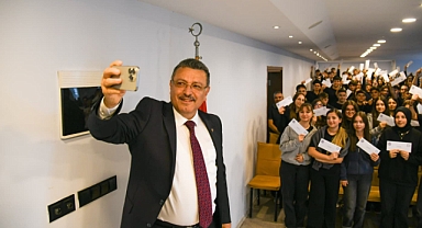 BÜYÜKŞEHİR'DEN 10 BİN ÖĞRENCİYE DİJİTAL EĞİTİM DESTEĞİ