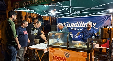 ORTAHİSAR BELEDİYESİ MEVLİD KANDİLİNDE LOKMA VE HELVA İKRAMI YAPTI