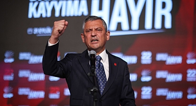 ÖZGÜR ÖZEL YENİDEN CHP GENEL BAŞKANI SEÇİLDİ