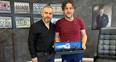 SÜRMENE’Lİ BIÇAK USTASINDAN TEKKE’YE ANLAMLI HEDİYE