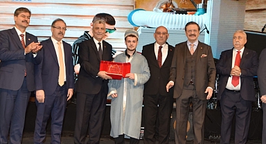 YILIN AHİSİ VE KALFASI ÖDÜLLERİNİ KIRŞEHİR'DE BAKAN BOLAT'TAN ALDI