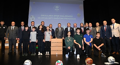 BÜYÜKŞEHİR BELEDİYESİ’NDEN OKULLARA SPOR MALZEMESİ VE OYUN SETİ DESTEĞİ