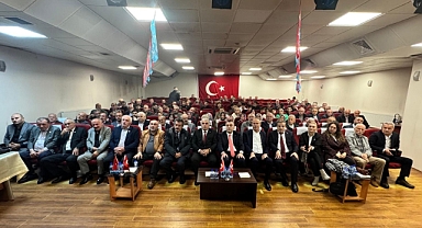 İYİ PARTİ OF İLÇE KONGRESİNDE KARAAHMETOĞLU GÜVEN TAZELEDİ