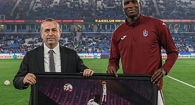 PAUL ONUACHU ÖDÜLÜNÜ ALDI