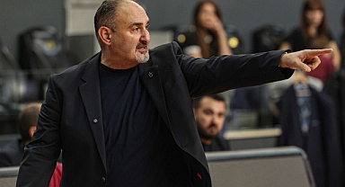 TRABZONSPOR BAŞANTRENÖRÜ ERNAK KONUŞTU: ''HÜCUM AKLIMIZI KORUMAMIZ GEREKİYOR''