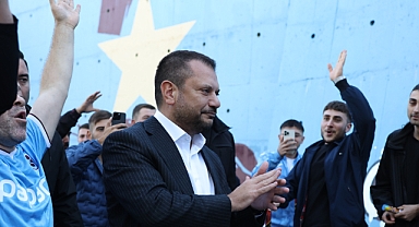 TRABZONSPOR TARAFTARI TOPLANDI, BAŞKAN DOĞAN ÜÇLÜ ÇEKTİRDİ