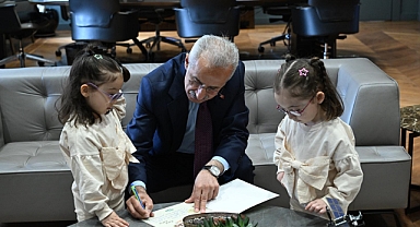 UÇAK MERAKLISI İKİZLER ERVA VE ZÜMRA HAYALLERİNE KAVUŞTU