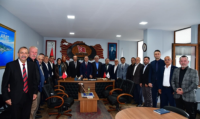 VALİ YILDIRIM’DAN AKÇAABAT MUHTARLAR DERNEĞİNE ZİYARET