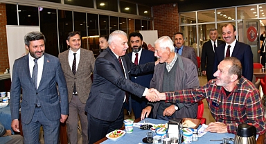 VALİ YILDIRIM HUZUREVİ SAKİNLERİ İLE BİRARAYA GELDİ