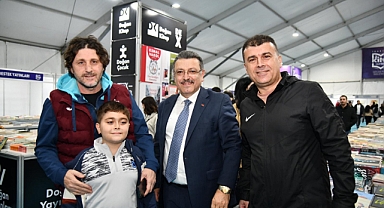 BAŞKAN GENÇ, BAKAN URALOĞLU VE TS TEKNİK DİREKTÖRÜ TEKKE KİTAP FUARI'NI GEZDİ