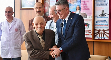 BAŞKAN YARDIMCISI ARSLAN'DAN OKULLARA 'ÖĞRETMENLER GÜNÜ' ZİYARETİ 