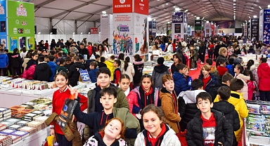 KİTAP TUTKUNLARI TRABZON’DA YAZARLARLA BULUŞACAK